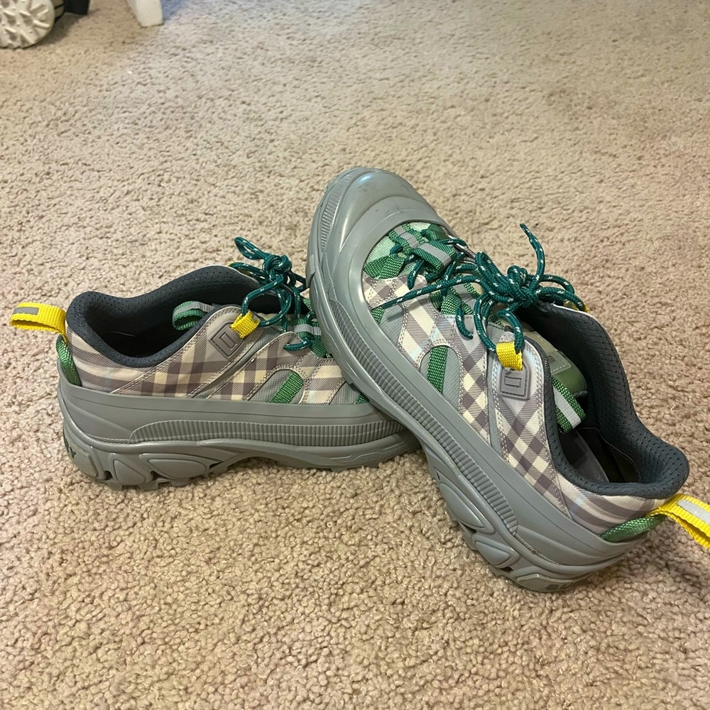 Burberry Stylish Hiking Shoes size 41